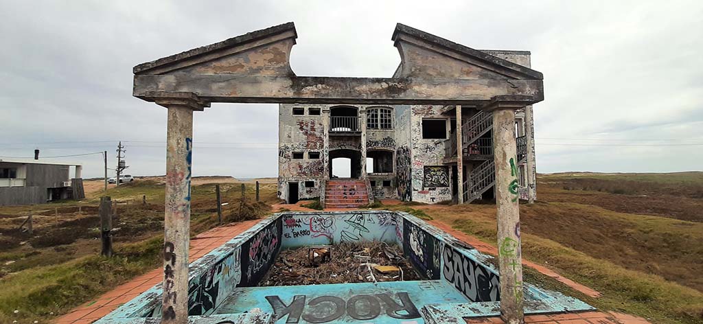 Un Hotel abandonado, un suicidio